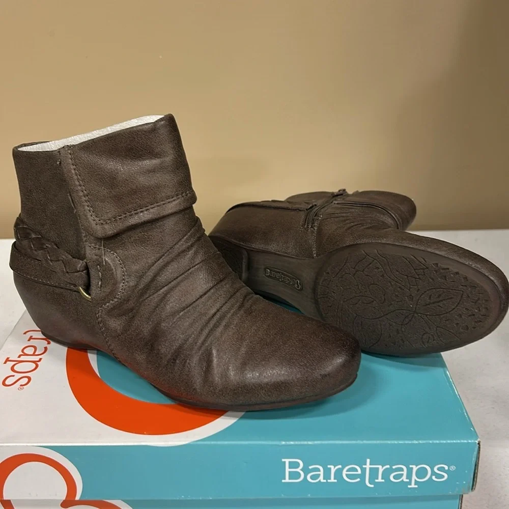 BareTraps Brown Ankle Booties with Ruched Design NEW. 8M - Picture 14 of 16